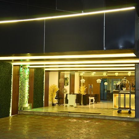 Hotel Mars Madrás Exterior foto